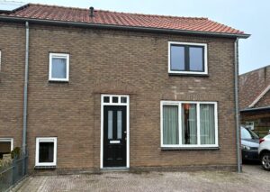 Houten kozijn plaatsen in houtskelet Houten kozijn plaatsen in houtskelet